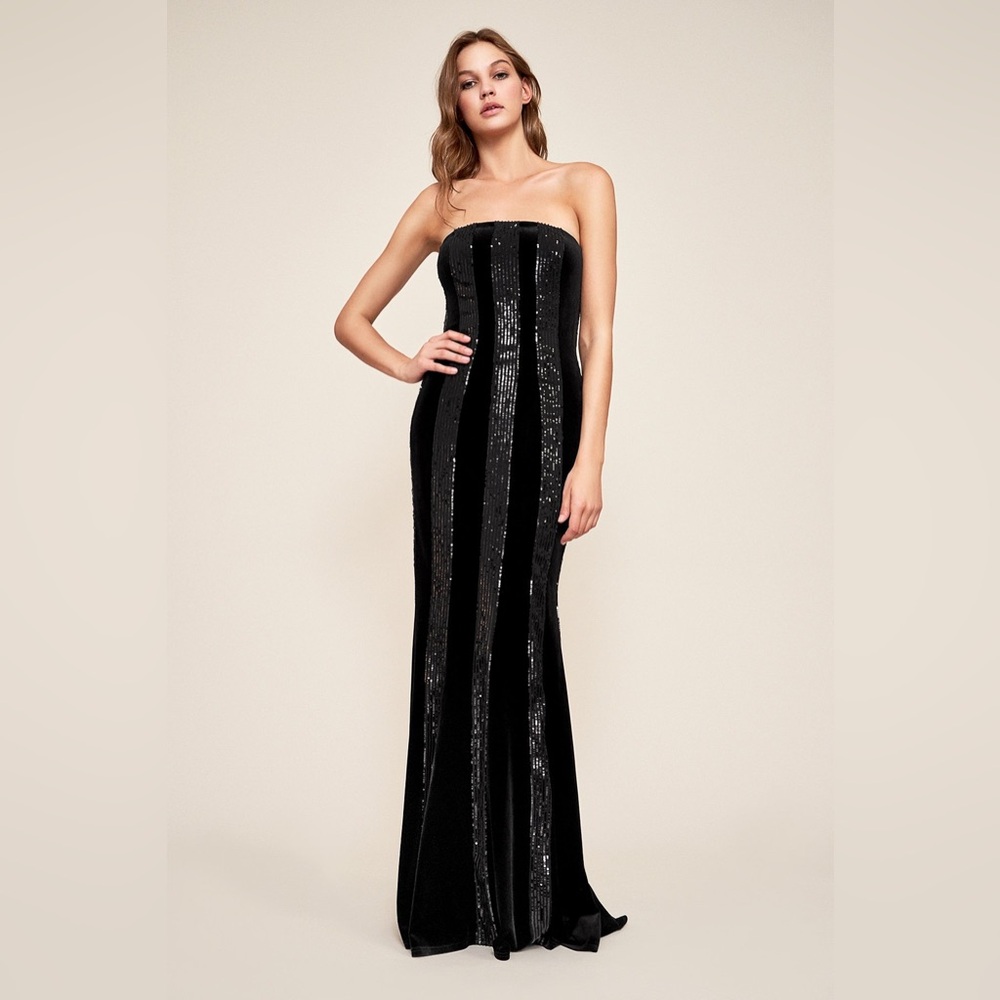 NWT Tadashi Shoji Clodia Velvet & Sequin Goth Black Evening Gown Size Medium